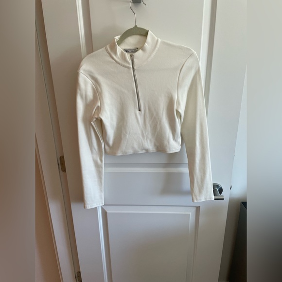 Zara long sleeve cropped shirt with front zip - Picture 1 of 3